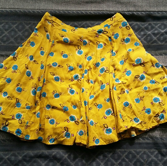 Kimchi Blue Dresses & Skirts - Kimchi Blue Flowy Floral Skirt